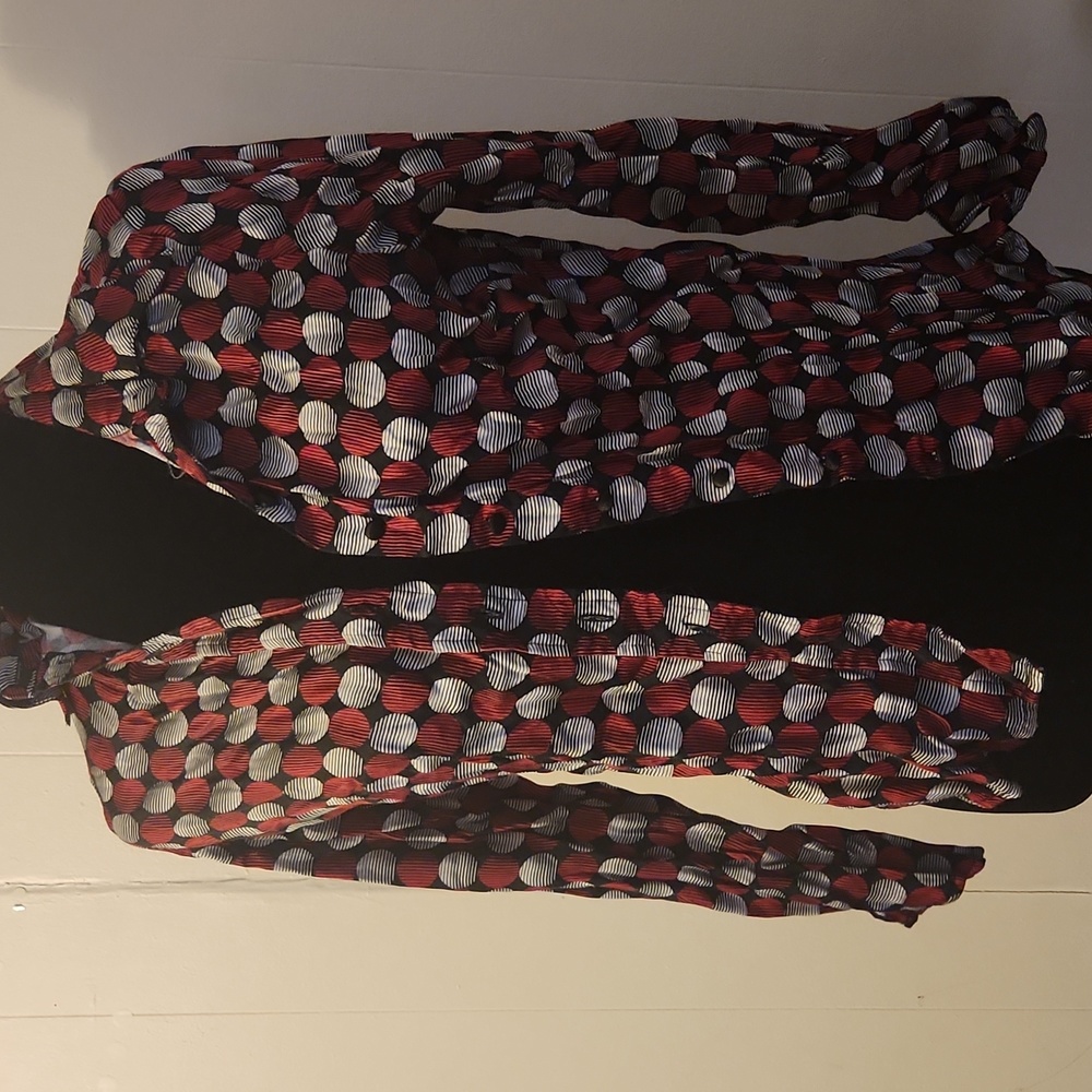 DRESS BARN SIZE M BUTTON DOWN LONG SLEEVE POLKA DOT